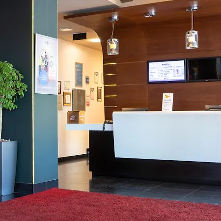 מלון Novotel Danube 4*