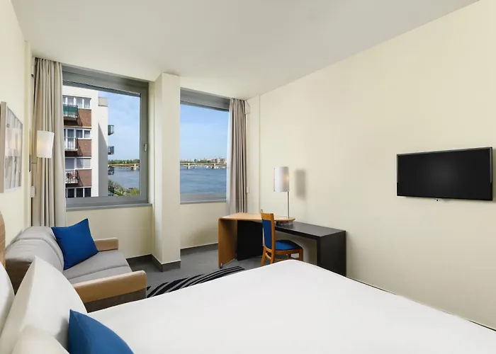 Novotel Danube 4*