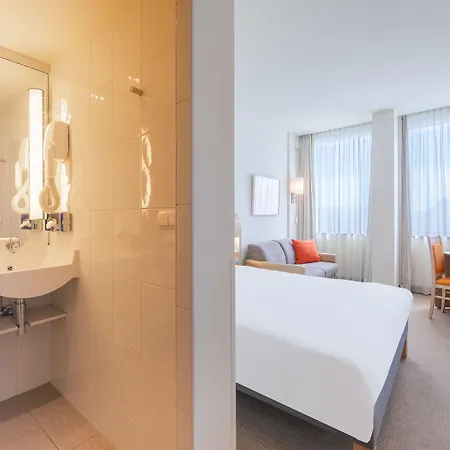 Novotel Danube Отель